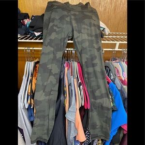 Lululemon yoga pants